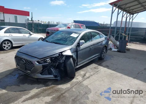 2018 Hyundai Sonata Sport 2.0T z USA, uszkodzony, nr VIN 5NPE34ABXJH668977